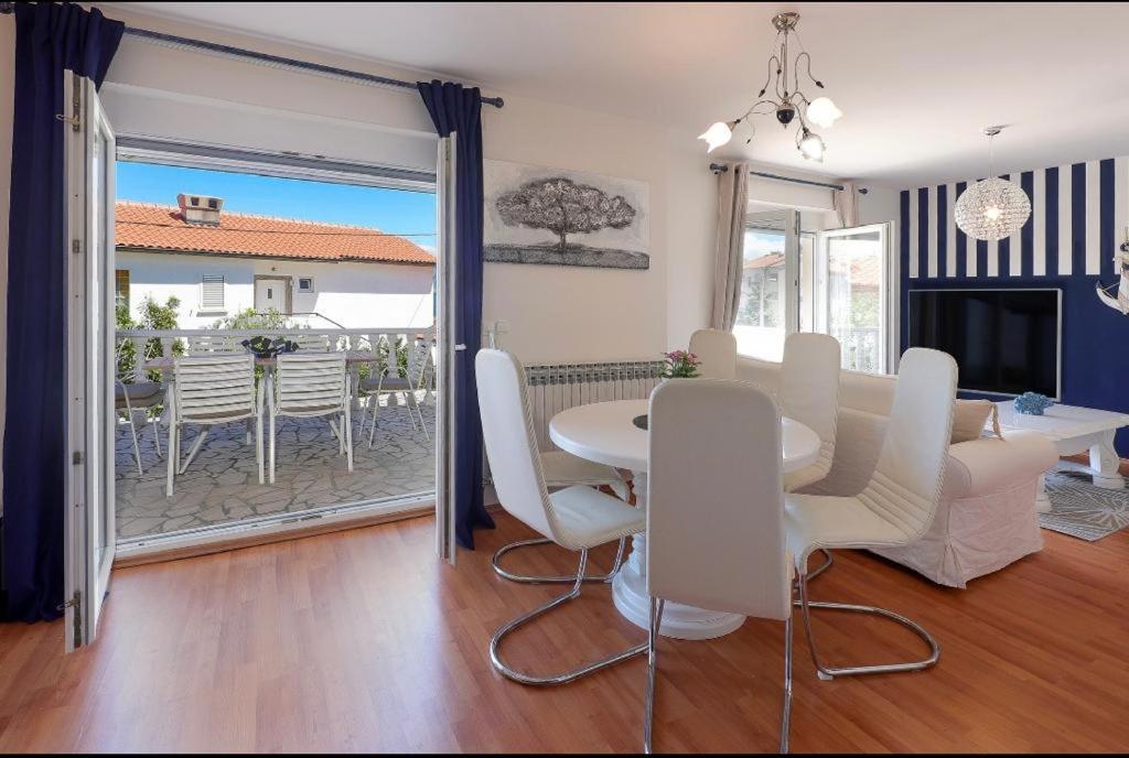 Moro Vrbnik Apartment Bilik gambar